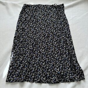 GAP Ladies Floral Wrap Skirt _ NWT